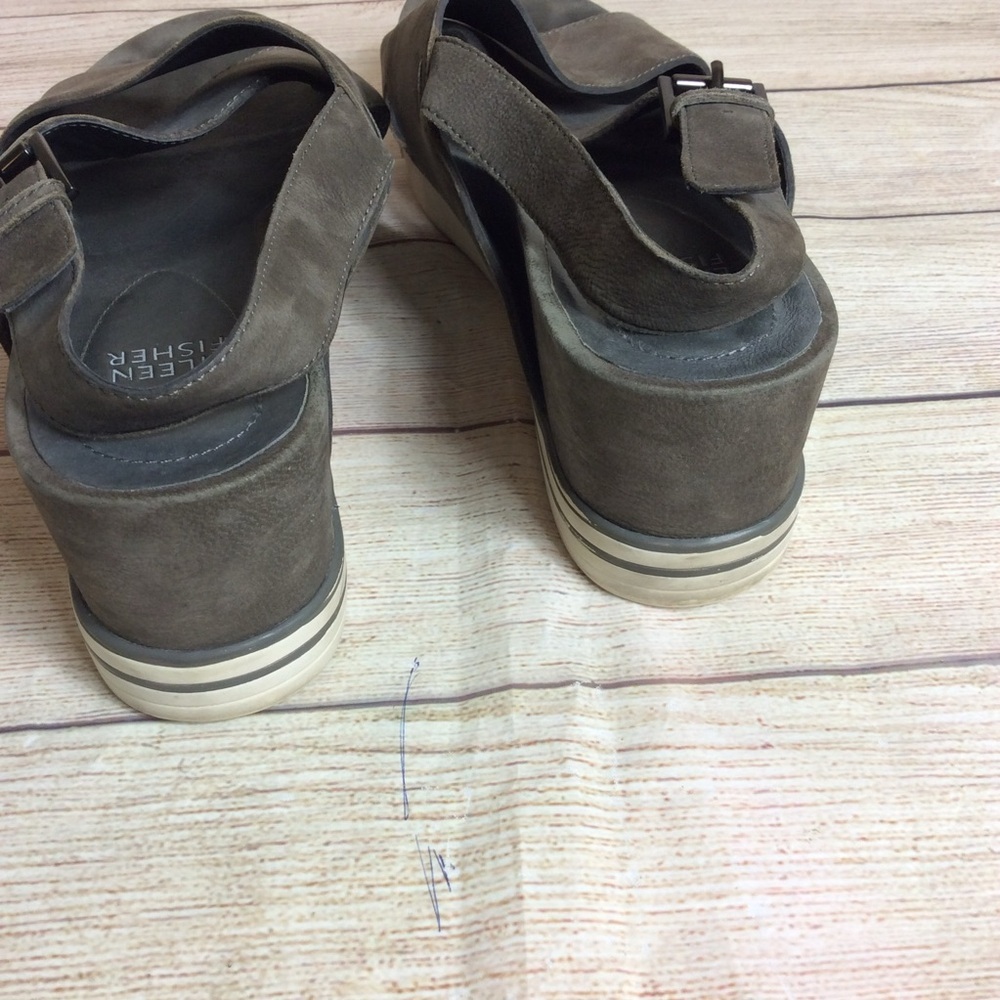 Eileen Fisher Good Criss Cross unbuckle leather sandal. Green. Size 9 - Picture 5 of 9